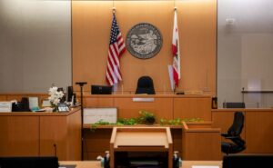 تقلبات هوش مصنوعی: چالش‌های حقوقی و پیامدهای آن ها