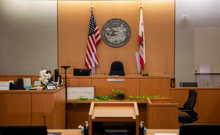 تقلبات هوش مصنوعی: چالش‌های حقوقی و پیامدهای آن ها