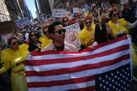 بررسی اعتراضات نه به پادشاهان و واکنشهای دونالد ترامپ بررسی اعتراضات نه به پادشاهان و واکنشهای دونالد ترامپ