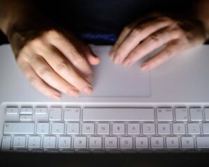 توسعه ابزار هوش مصنوعی توسط پلیس فدرال استرالیا برای شناسایی جرایم آنلاین