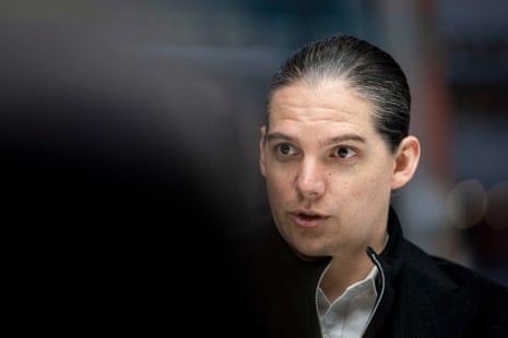 رابی استارباک و اختلافات متا: نگاهی به نقش و نظرات او