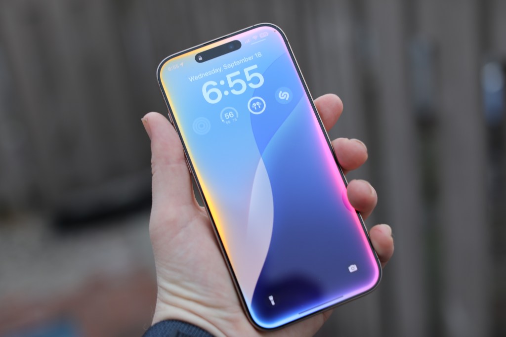 آیفون و دنیای هوش مصنوعی: آیندهنگری اپل در برابر OpenAI آیفون و دنیای هوش مصنوعی: آیندهنگری اپل در برابر OpenAI