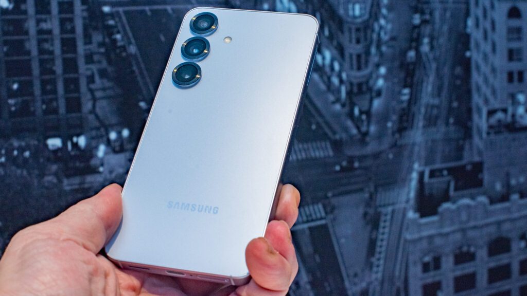 وعده تحول: **سری گلکسی S26 سامسونگ** با تراشه اختصاصی و هوش مصنوعی نسل بعدی از راه میرسد وعده تحول: **سری گلکسی S26 سامسونگ** با تراشه اختصاصی و هوش مصنوعی نسل بعدی از راه میرسد