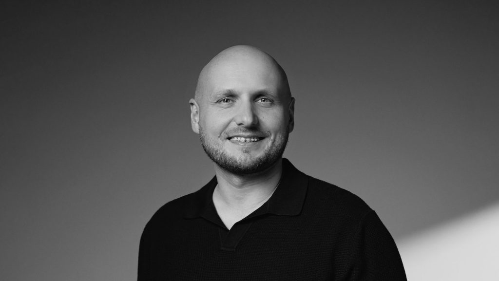 استفاده از هوش مصنوعی در شرکتها: چالشها و راهحلها استفاده از هوش مصنوعی در شرکتها: چالشها و راهحلها