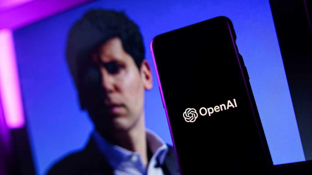 دستگاه هوش مصنوعی همیشه روشن OpenAI؛ نوآوری یا تهدیدی برای حریم خصوصی؟