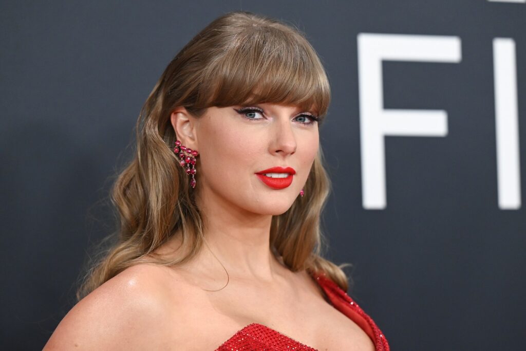 ویدیوهای هوش مصنوعی تیلور سوئیفت: چه خبر است؟