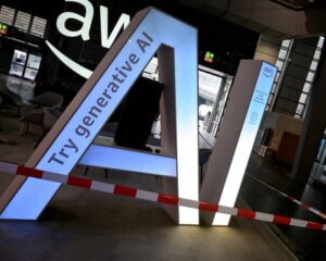 گسترش AI در آمازون و تهدیدات آن برای اشتغال و محیط زیست