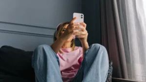 تشخیص صدای هوش مصنوعی: چگونه صداهای ماشینی را شناسایی کنیم