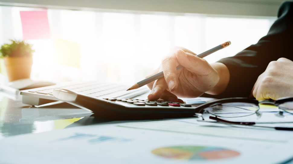 مدیریت سفر و هزینه با هوش مصنوعی