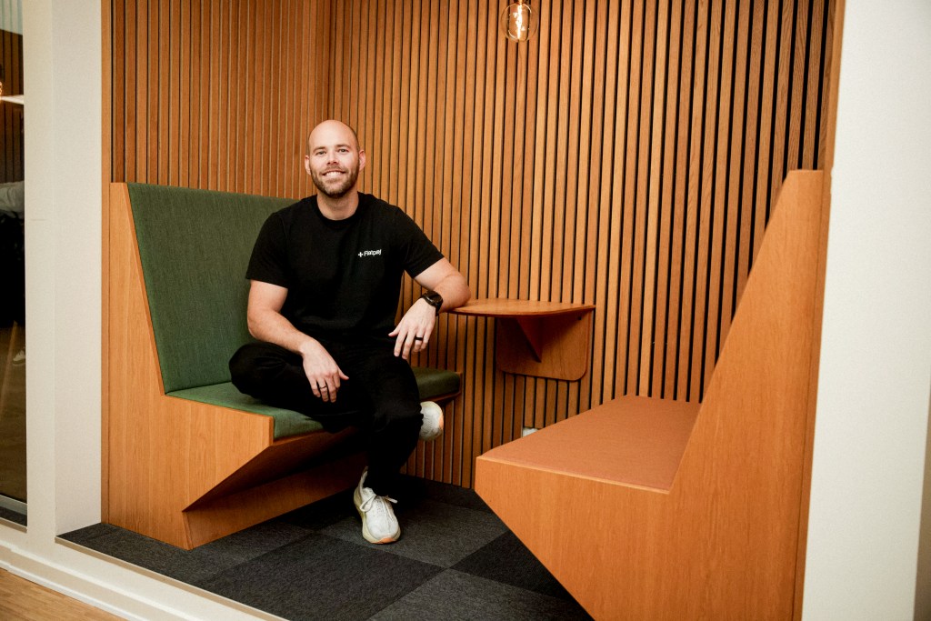 موفقیت چشمگیر فناوری مالی فلَت‌پی در رقابت با غول‌های صنعت