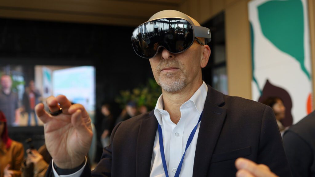 5 مورد از کاربردی‌ترین **فرمان‌های صوتی هدست XR** مجهز به هوش مصنوعی