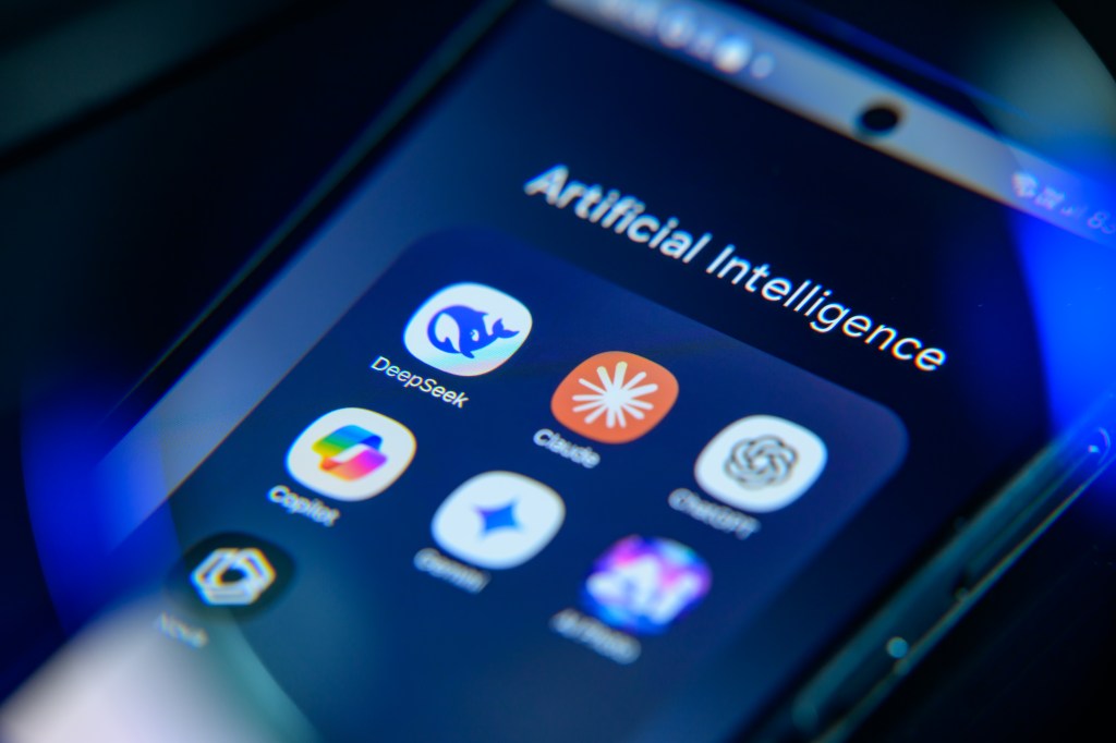 تأثیر چتباتهای هوش مصنوعی در نوجوانان و نگرانیهای امنیتی تأثیر چتباتهای هوش مصنوعی در نوجوانان و نگرانیهای امنیتی