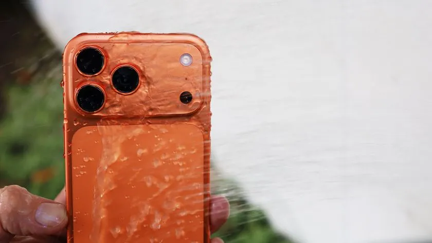 آیفون ۱۷ در سال ۲۰۲۵: خوبی‌ها، بدی‌ها و نارنجی کیهانی