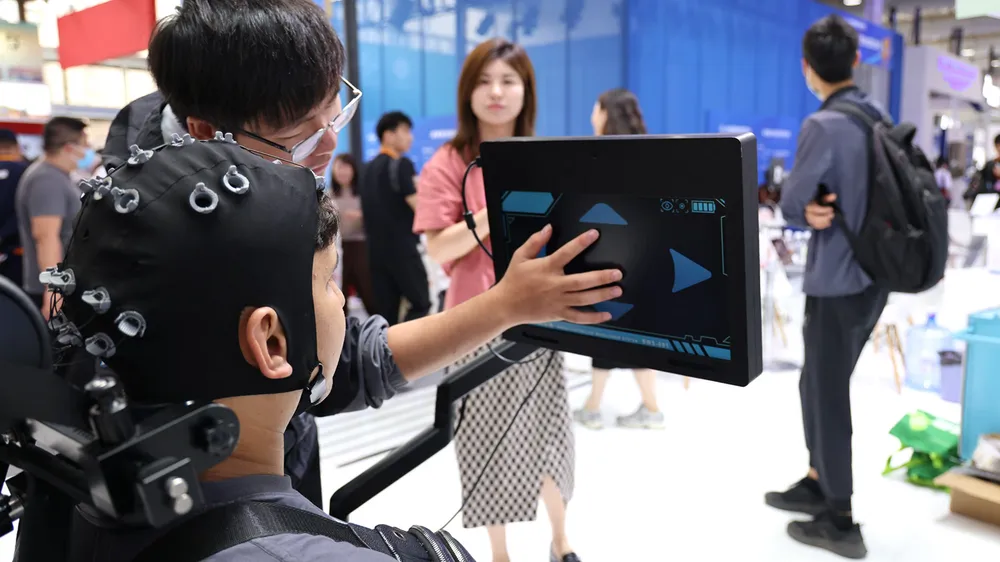 صنعت رابط مغز و کامپیوتر در چین